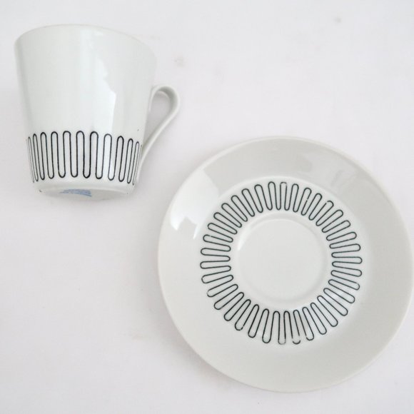vtg SCHMID BROTHERS Denmark demitasse 4 cups & 7 saucers squiggle print - Picture 3 of 8
